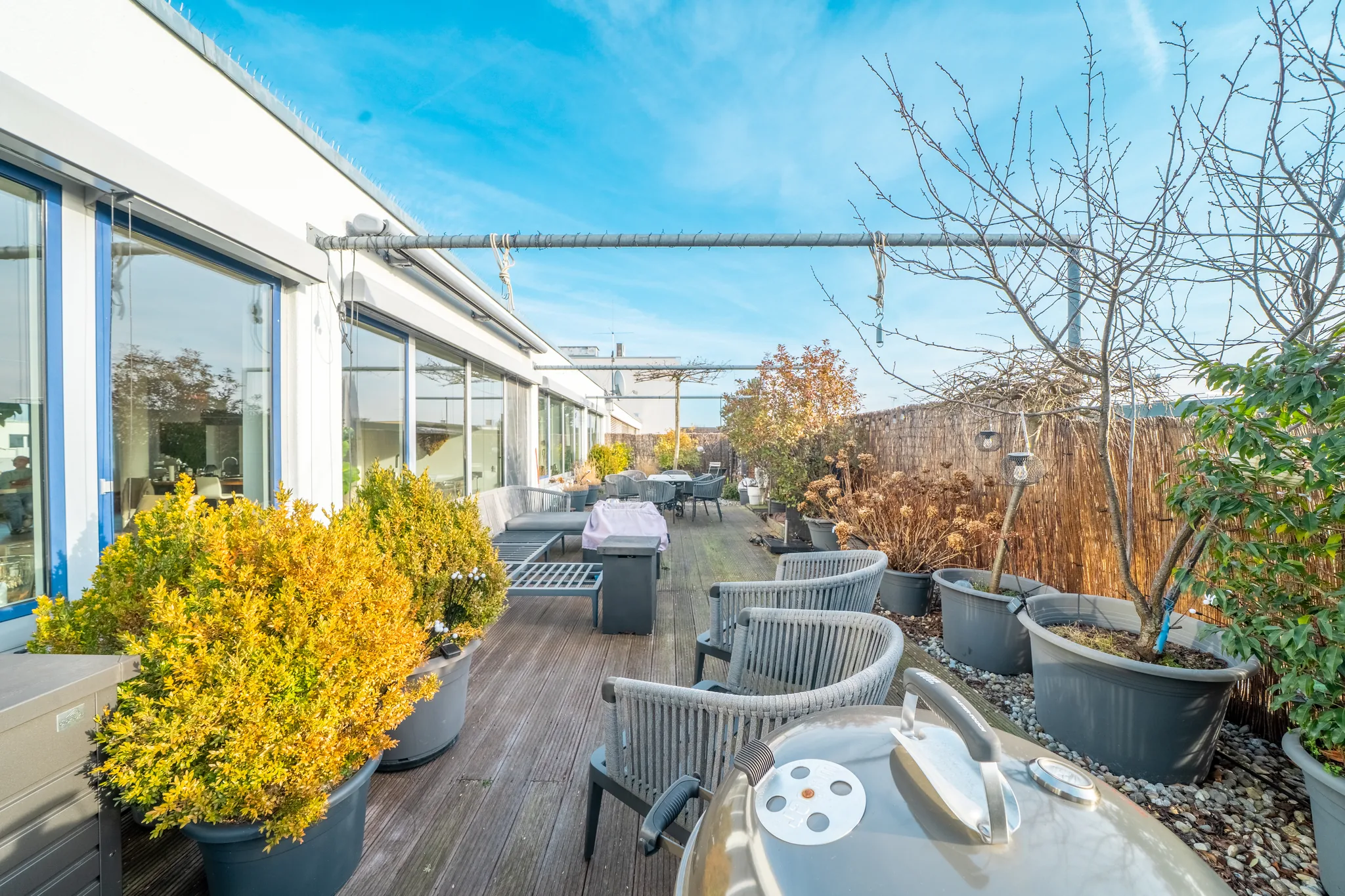 Dachterrasse mit Pflanzkübeln – Stuttgart-Degerloch