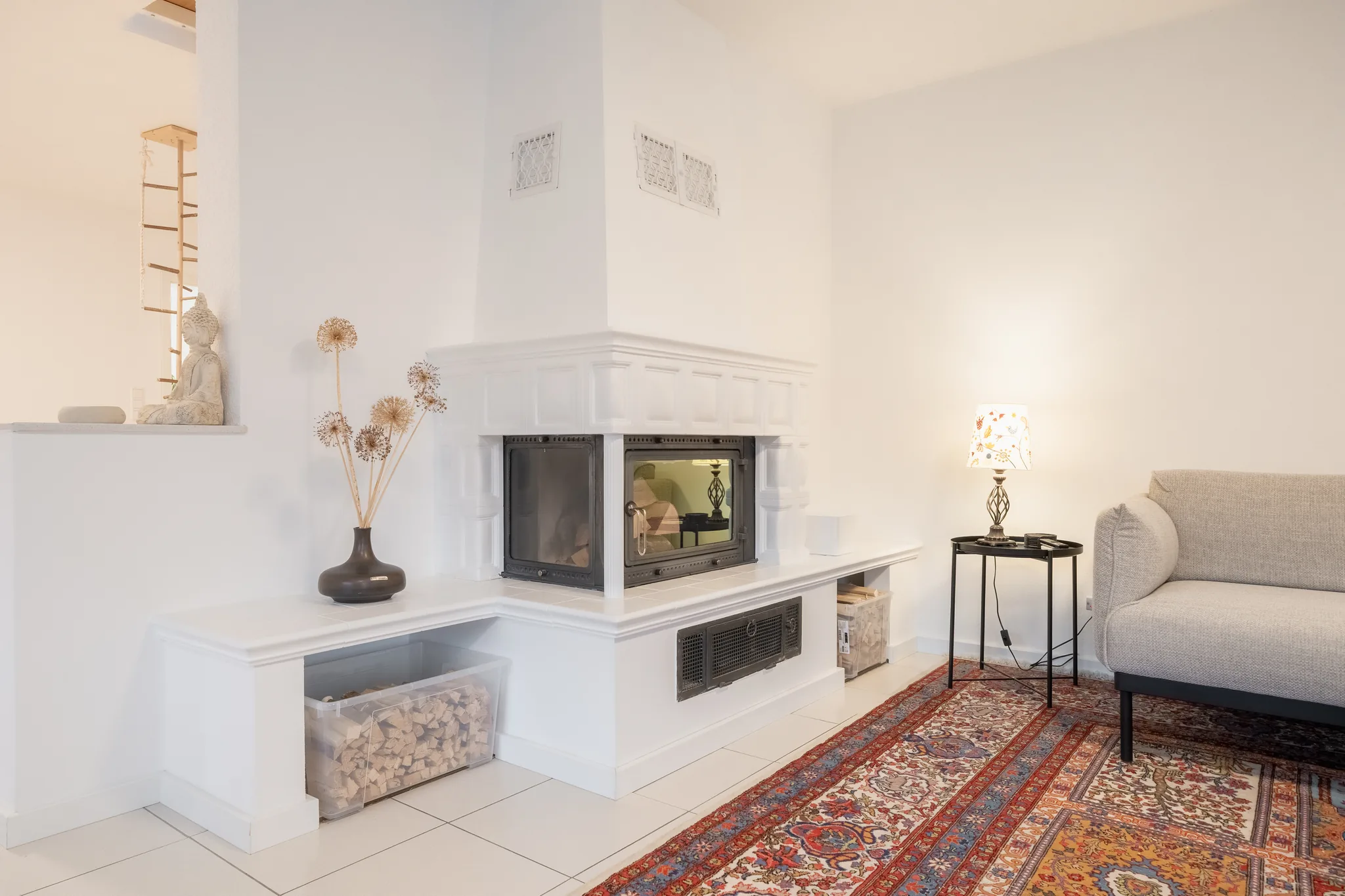 Wohnraum mit Kamin – Grafenau