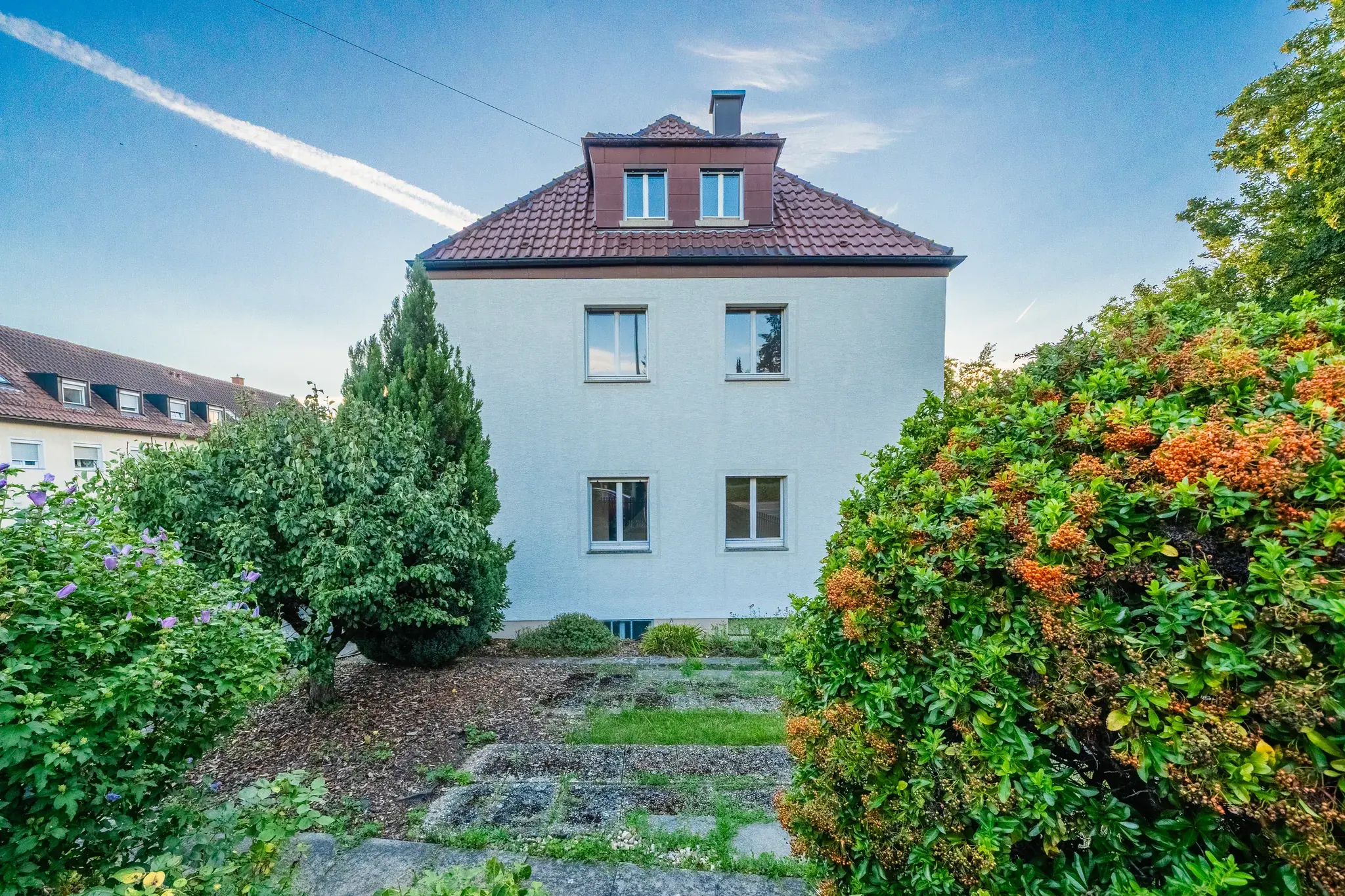 Rückseite des Hauses mit Garten – Stuttgart-Luginsland