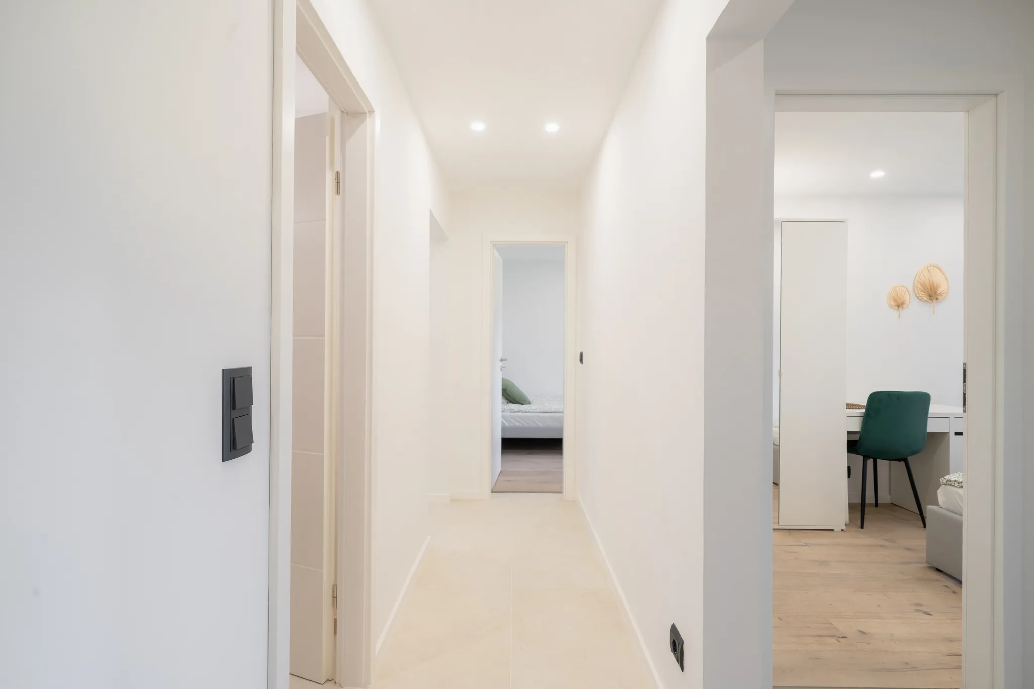 Flur in der Achse mit Blick in zwei Zimmer – München