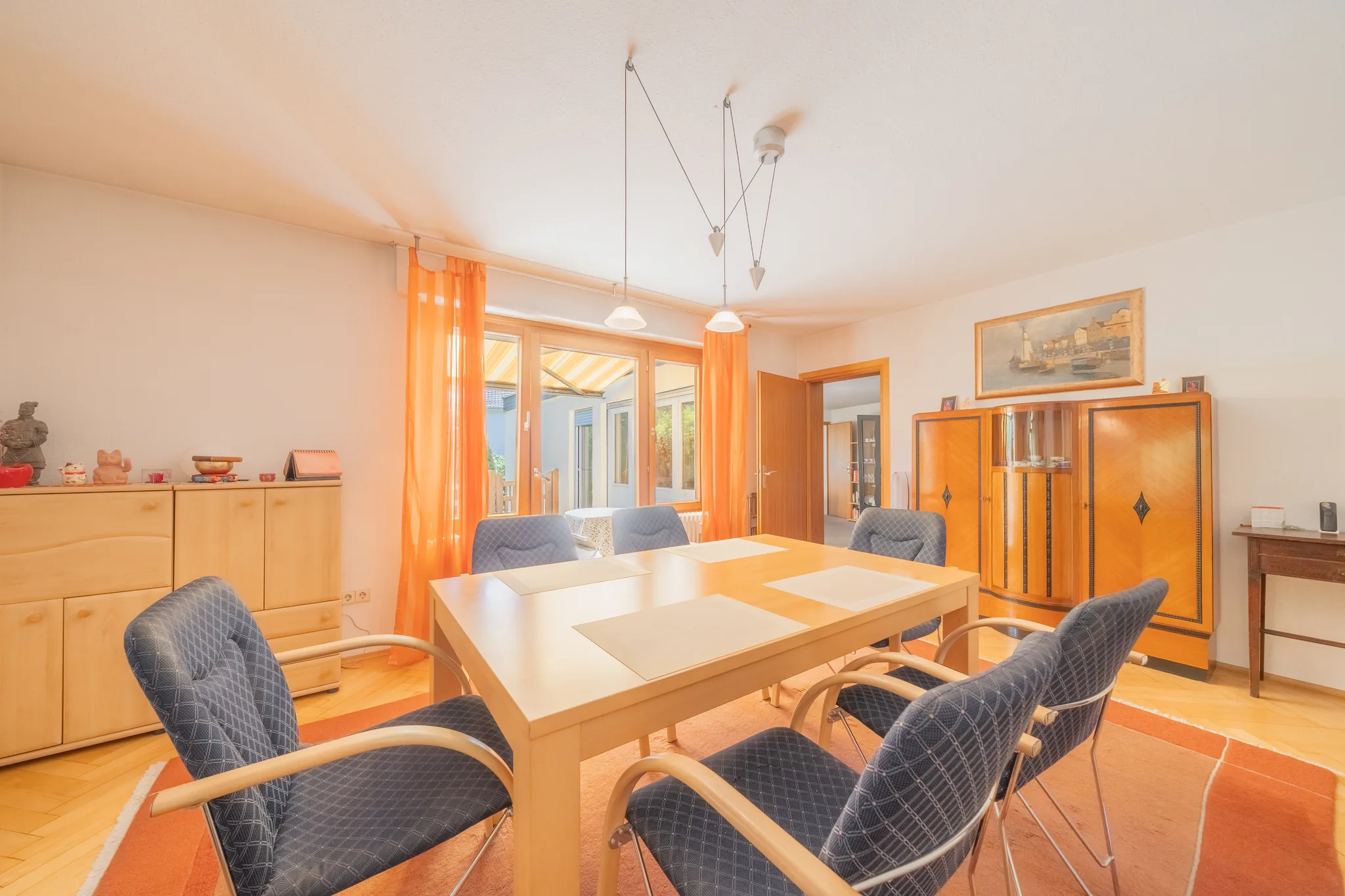 Essbereich mit Holztisch – Stuttgart